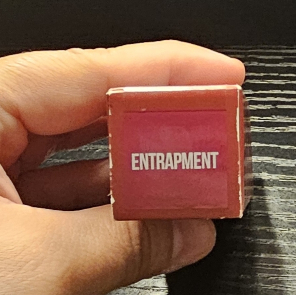 Jeffrey Star NIB entrapment velvet - Picture 3 of 3